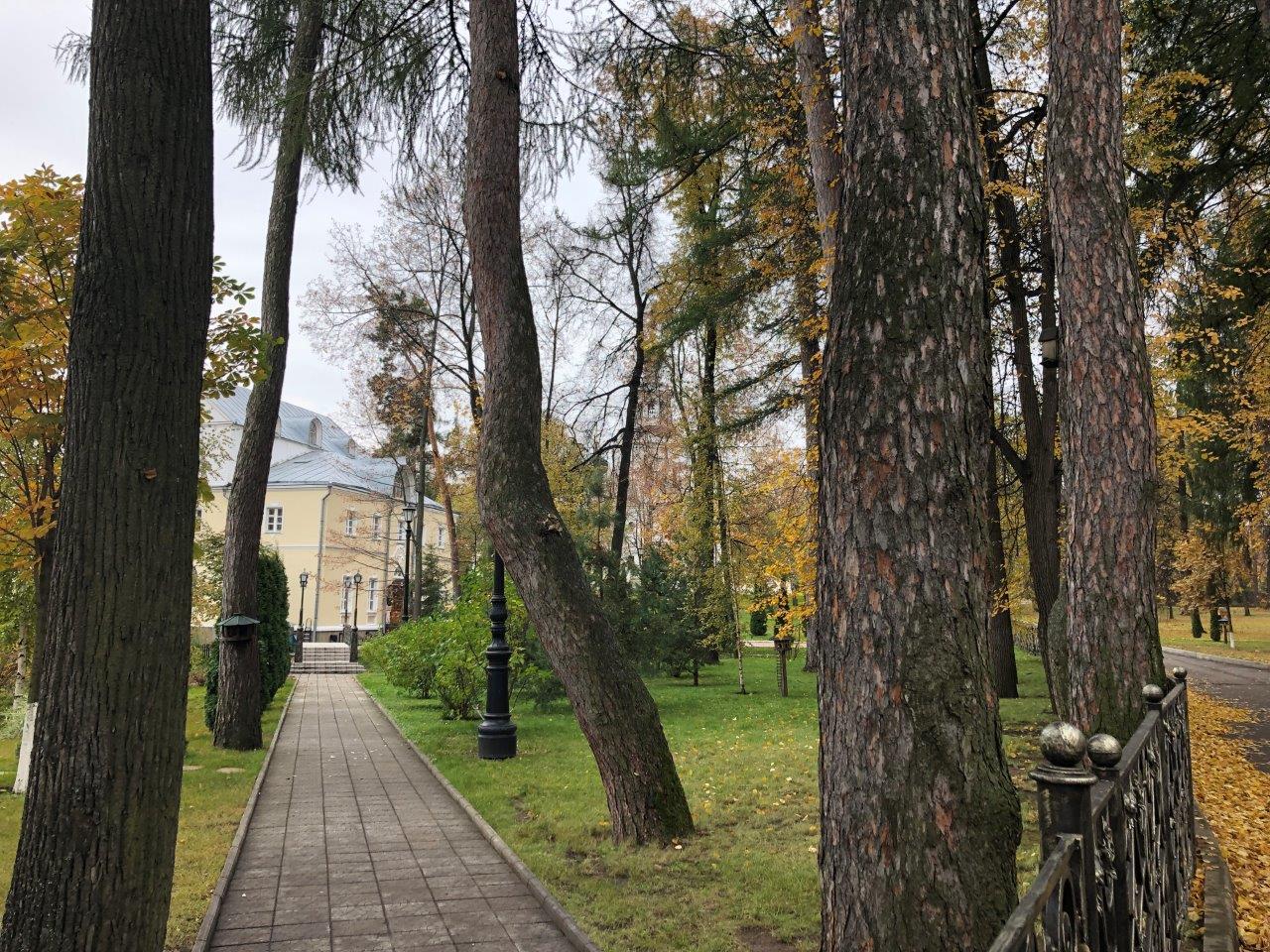 Территория подворья Покровского монастыря в Троице-Лыково