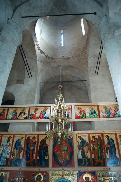 Внутри храма Лужецкого Богородицкого Ферапонотова монастыря