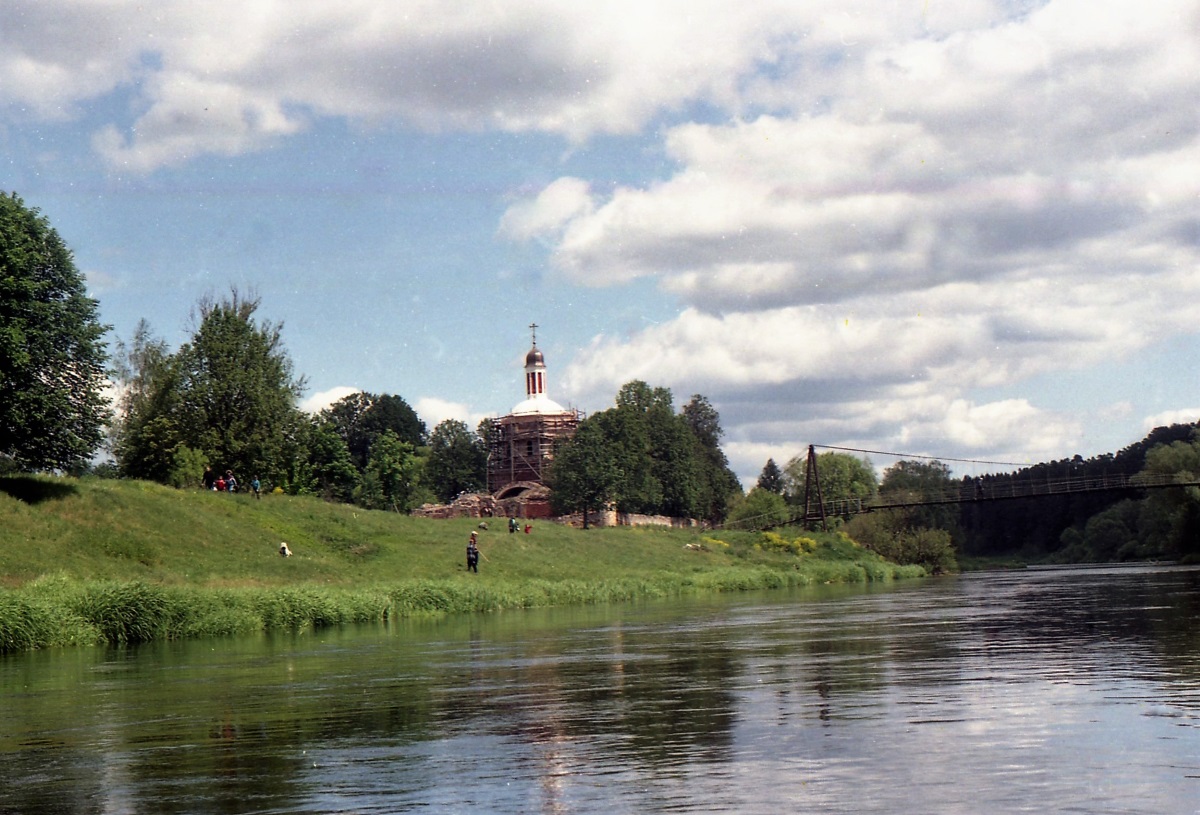 Москва-река и подвесной мост между усадьбой Щербатовых и деревней Васильевское