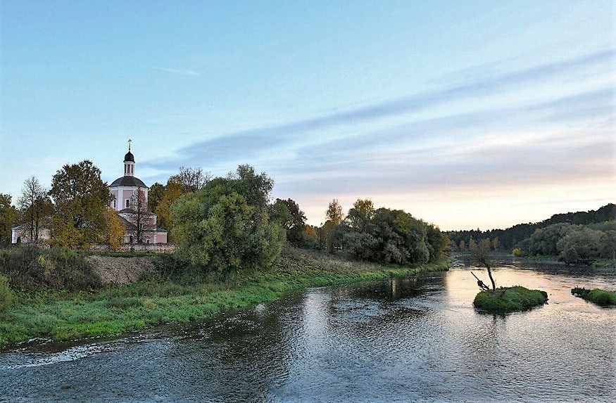 Островки на Москва-реке напротив церкви Воскресения Словущего
