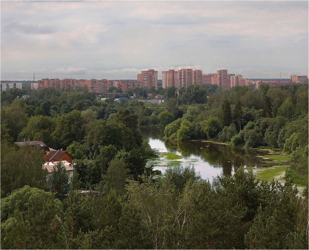 Вид с 9-го этажа на реку Вяземку и Голицыно