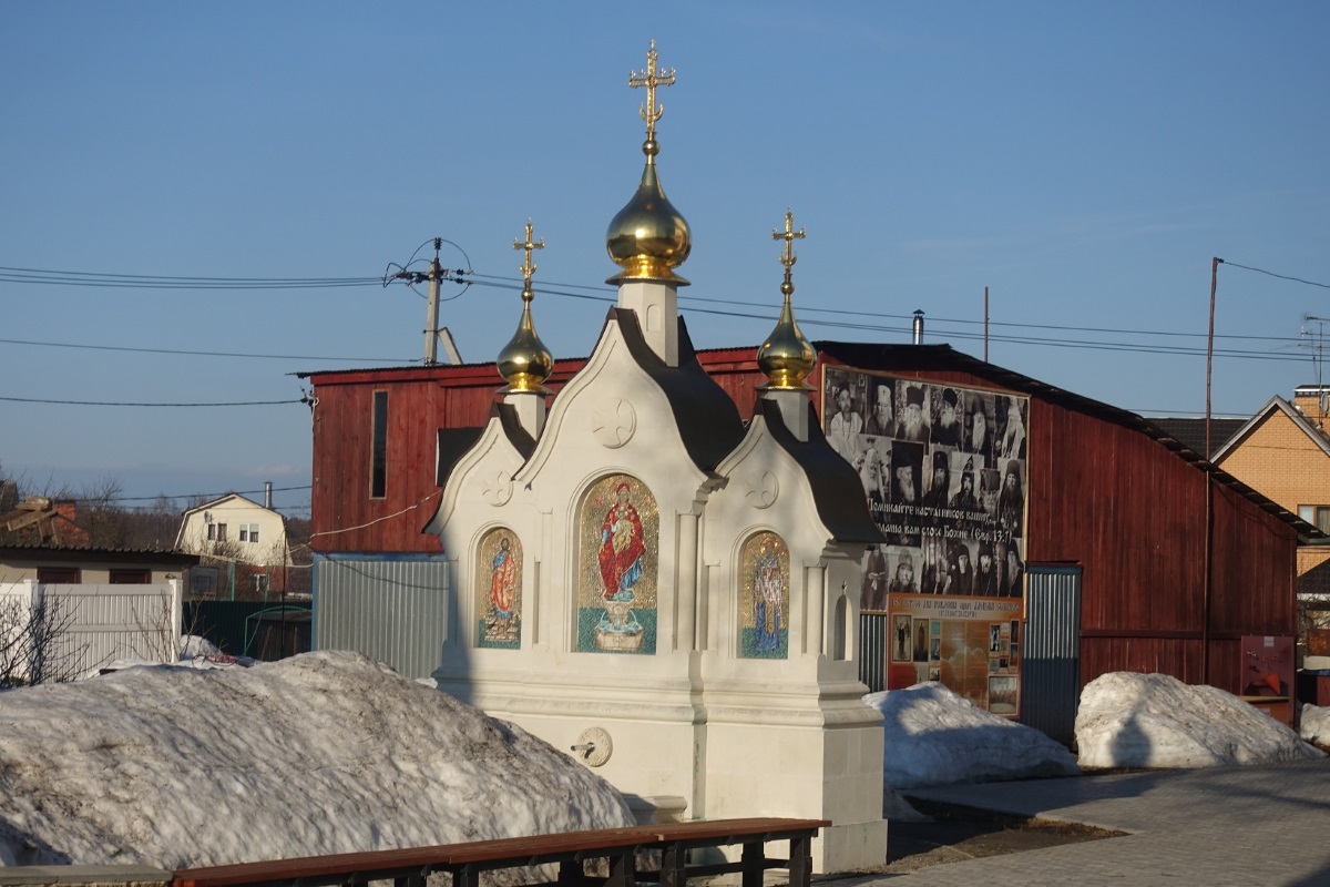 У Церкви Казанской иконы Божией Матери в Глебово