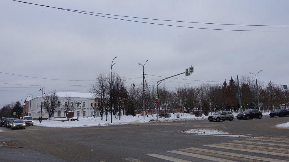 Площадь Урицкого и памятник Ленину