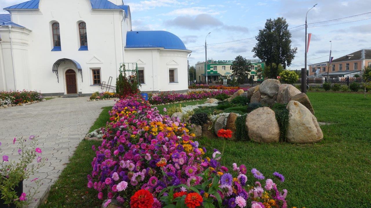 Цветник у Казанского собора