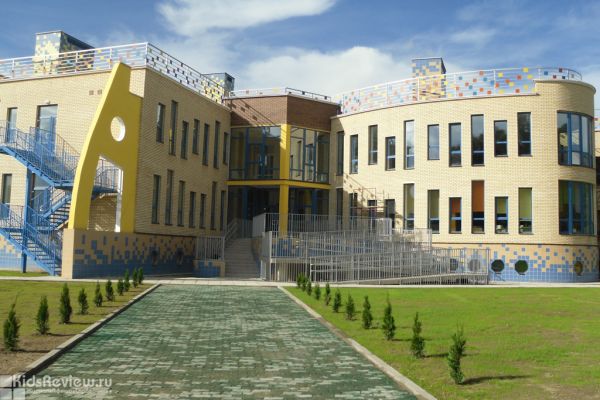 Школа в Петрово-Далльнем