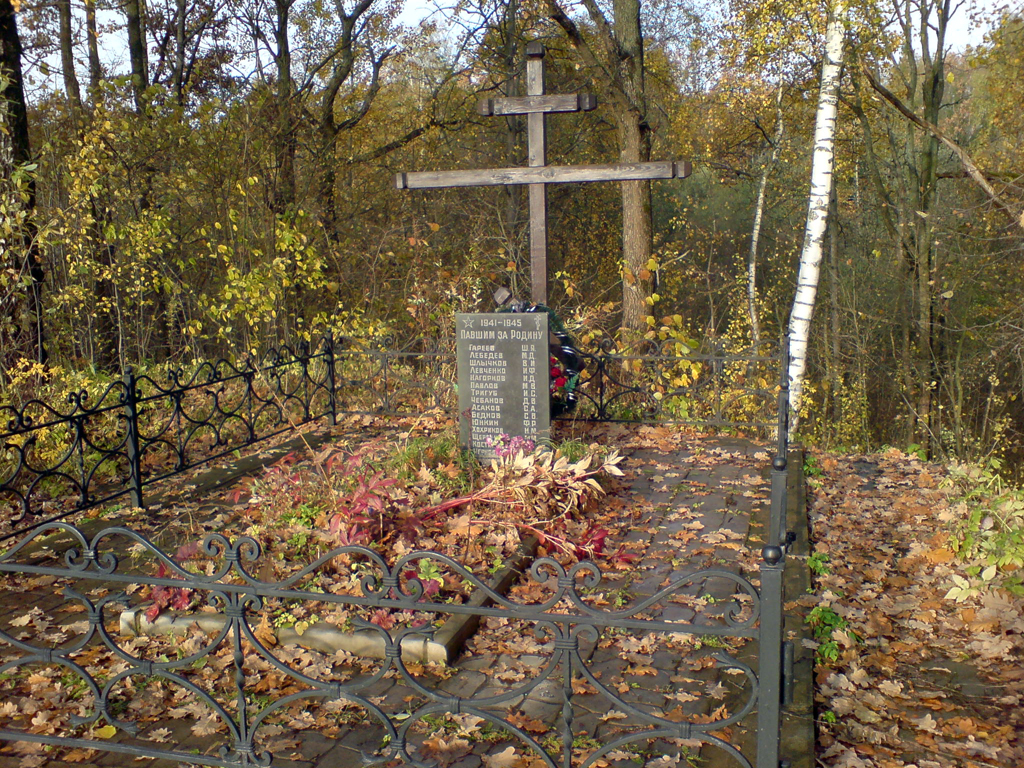 Семенково - братская могилв павшим во время войны у святого источника