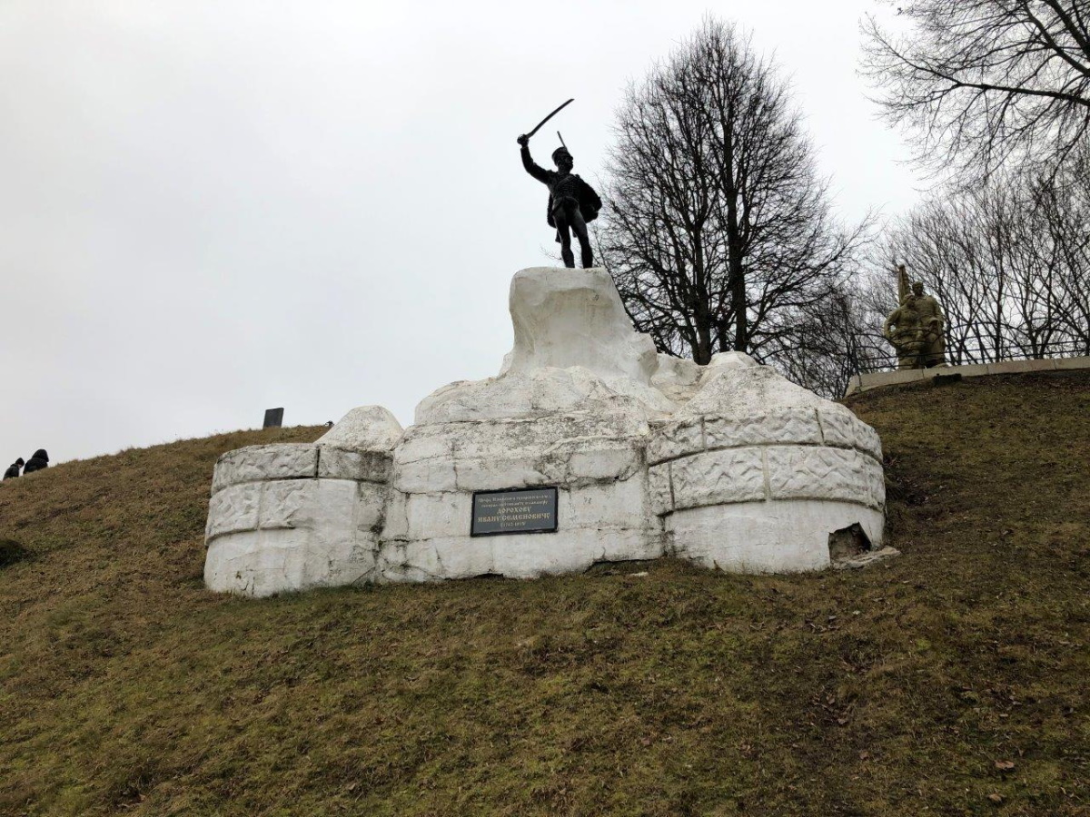 Верея - Памятник генералу Дорохову