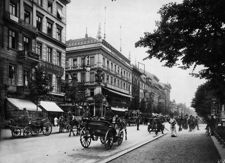 Унтер-ден-Линден на пересечении с Фридрихштрассе в 1907 году