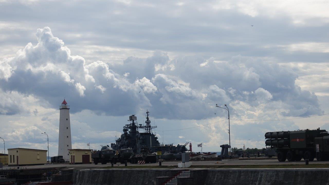 Военно-морская гавань и маяк