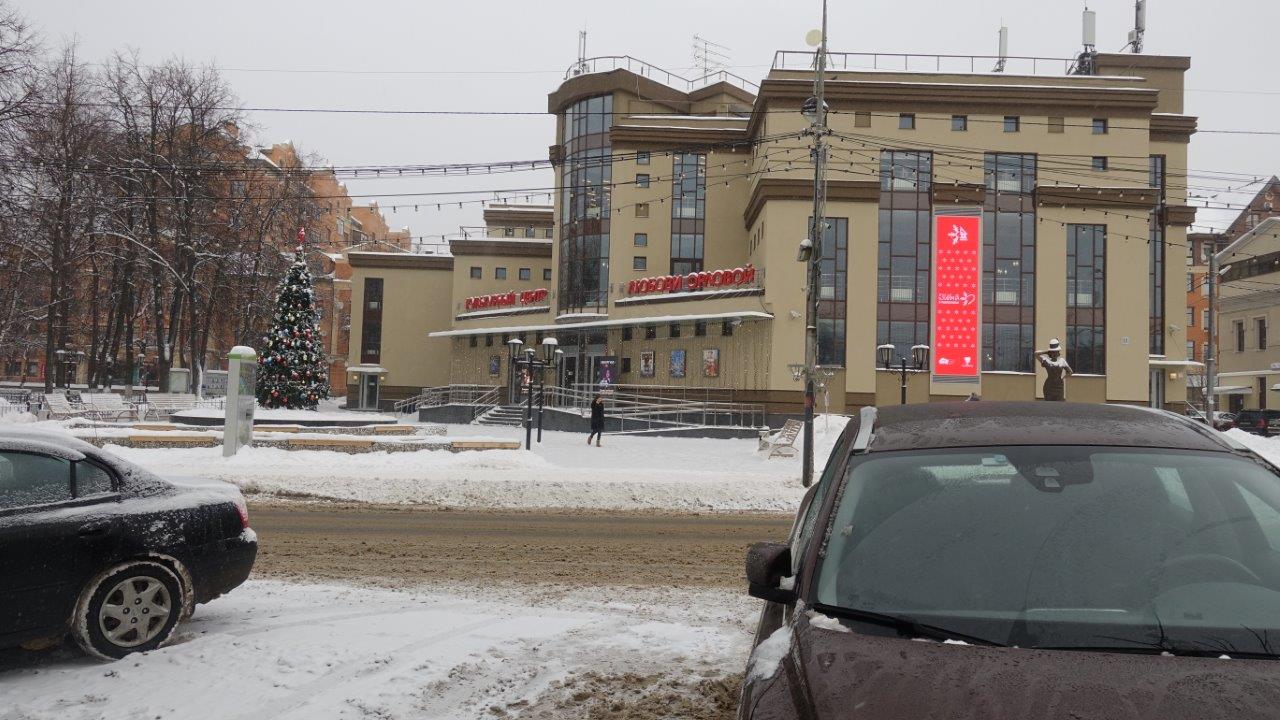 Культурнный центр и памятник Любови Орловой в Звенигороде