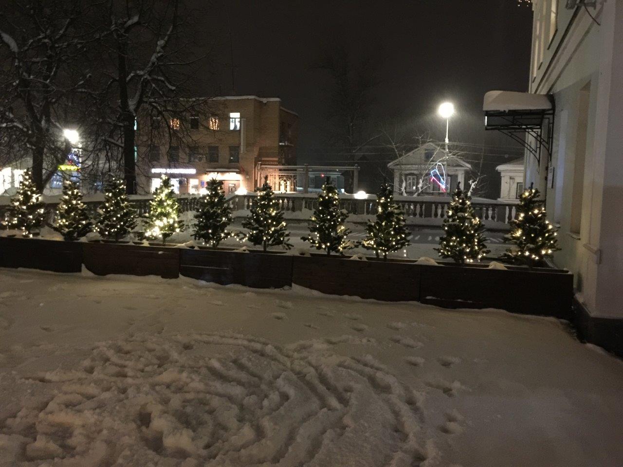 Вечерний новогодний Звенигород между Московской и Украинской улицами