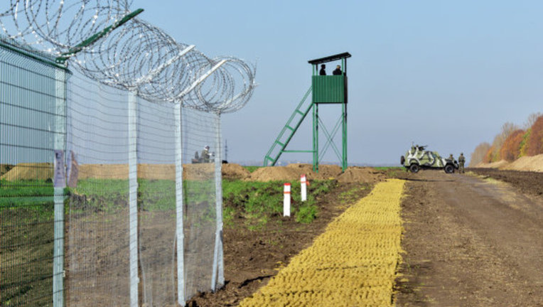 Недостроенный забор или стена Порошенко на границе Украины и России