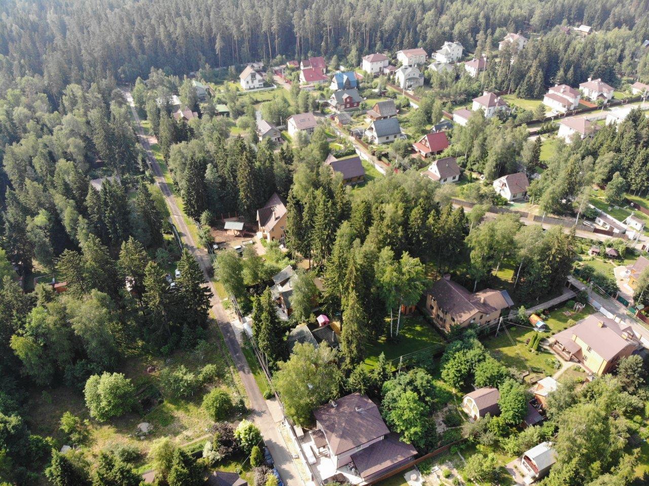 Вид сверху на дома на 51 км Минского шоссе