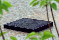 Памятник Черный квадрат