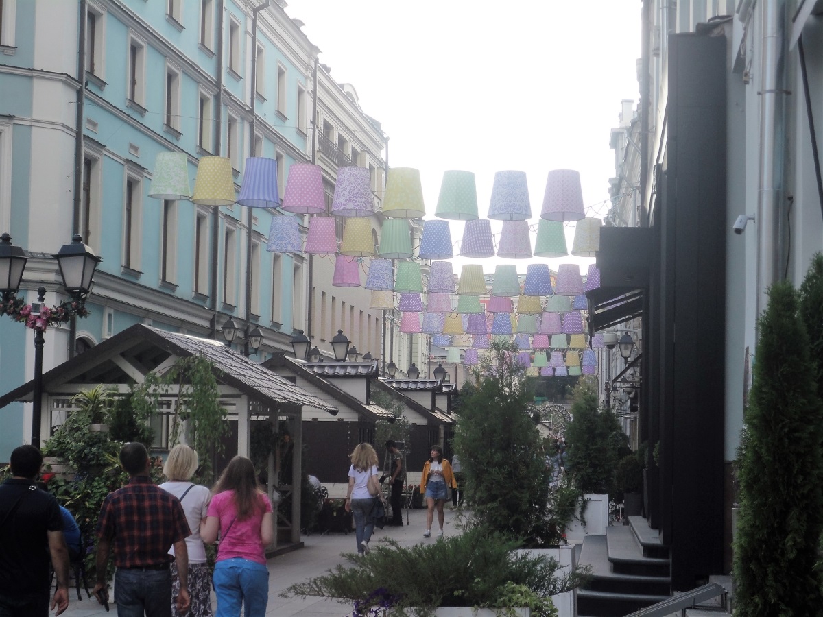 Столешников переулок со стороны Петровки